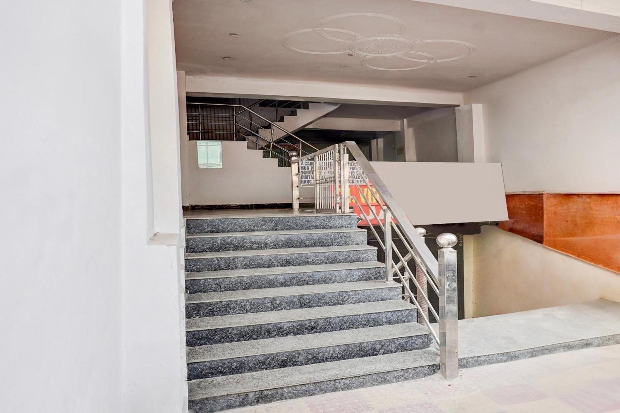 OYO 92386 Shri Hotel Vip Kālkāji Devi Exterior foto
